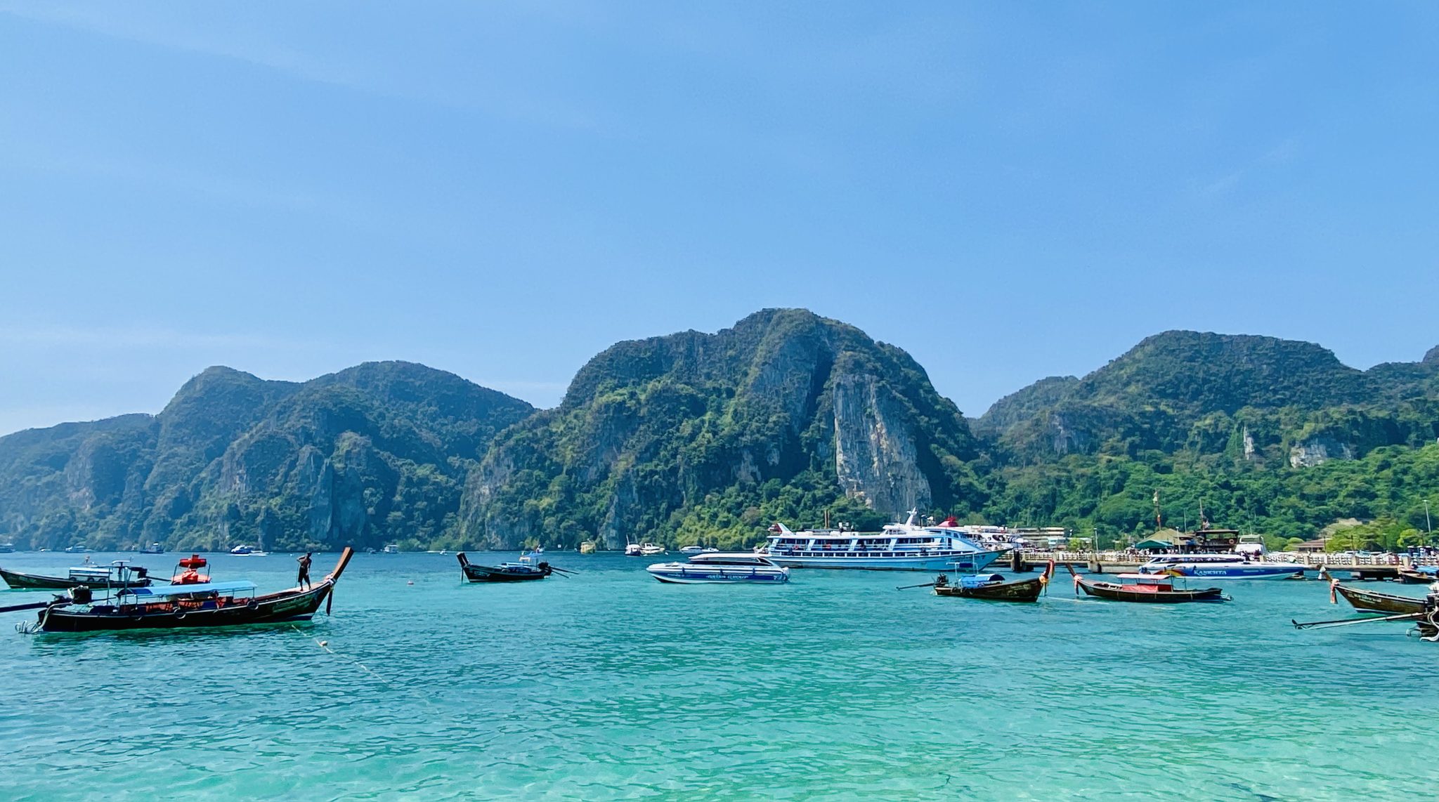 Ao Toh Ko, Phi Phi Island, Thailand - Ao Toh Ko is one of the three great snorkelling locations at the Phi Phi Island in Thailand.