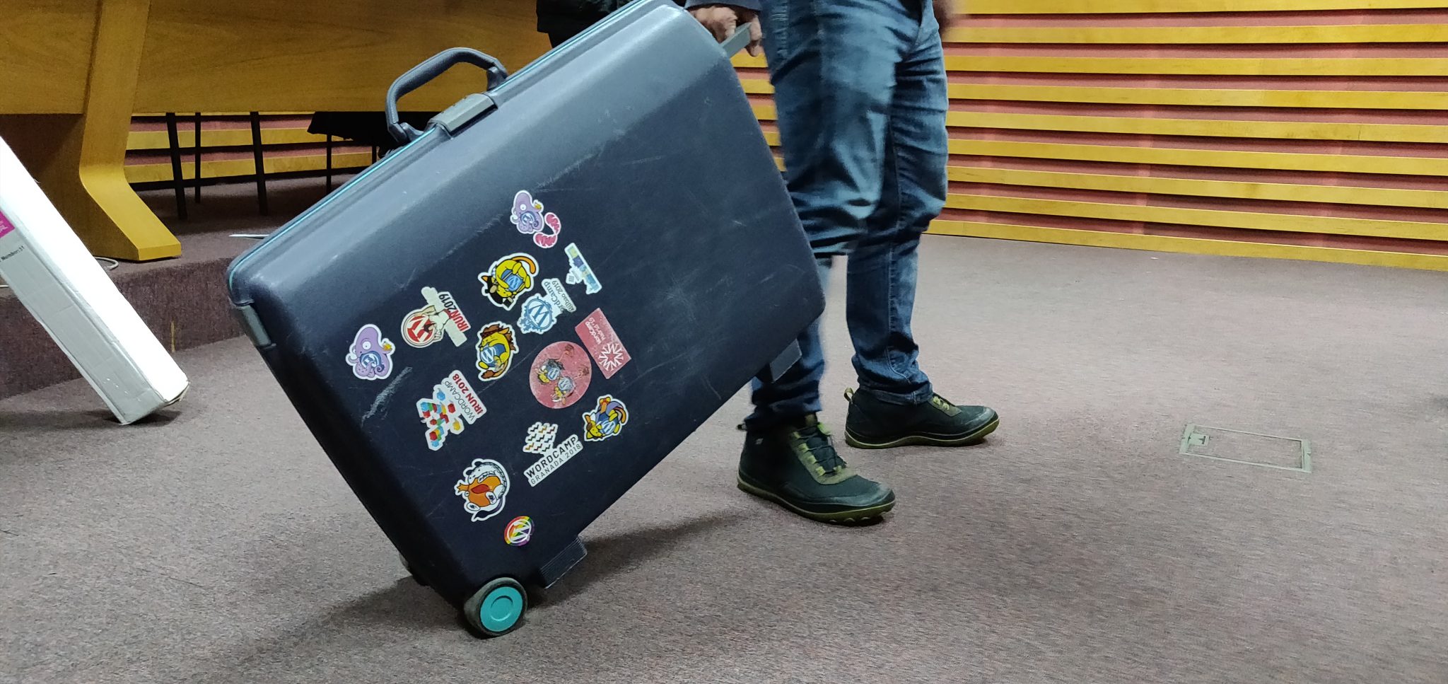Spanish WordCamp suitcase