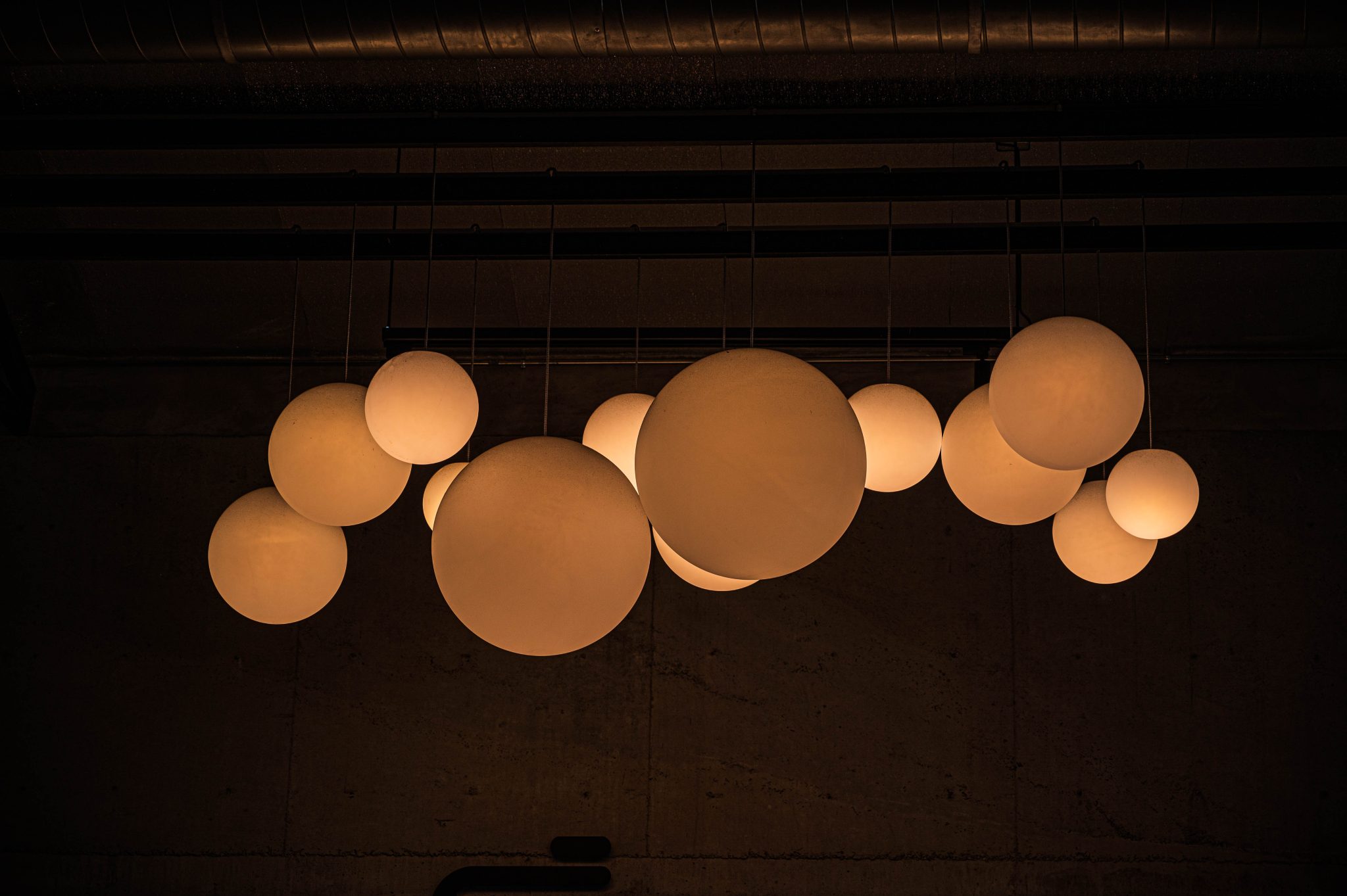 Balloon lamps in tinted yellow