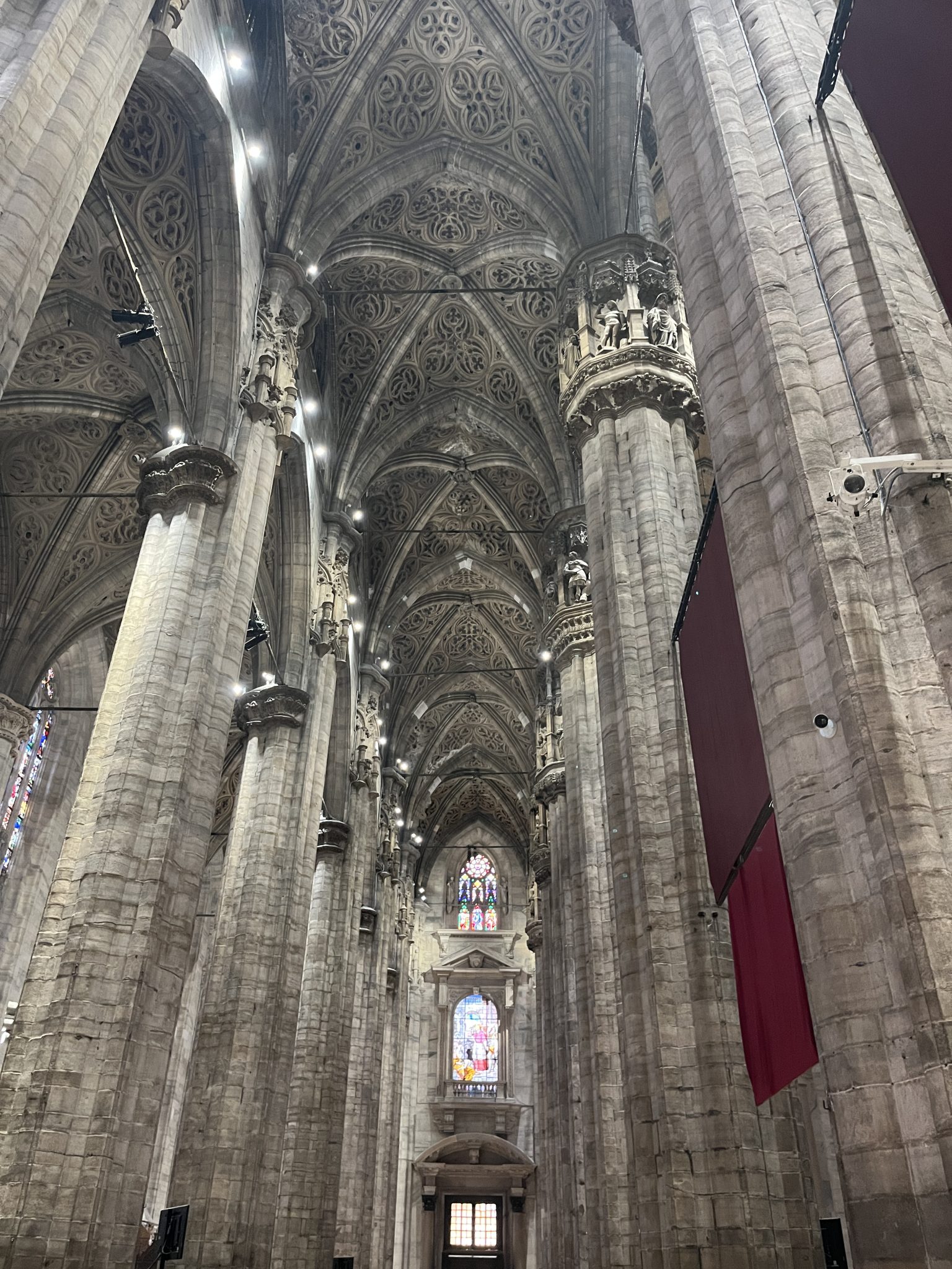 Central cathedral hall, Duomo di Milano, Milan, Italy