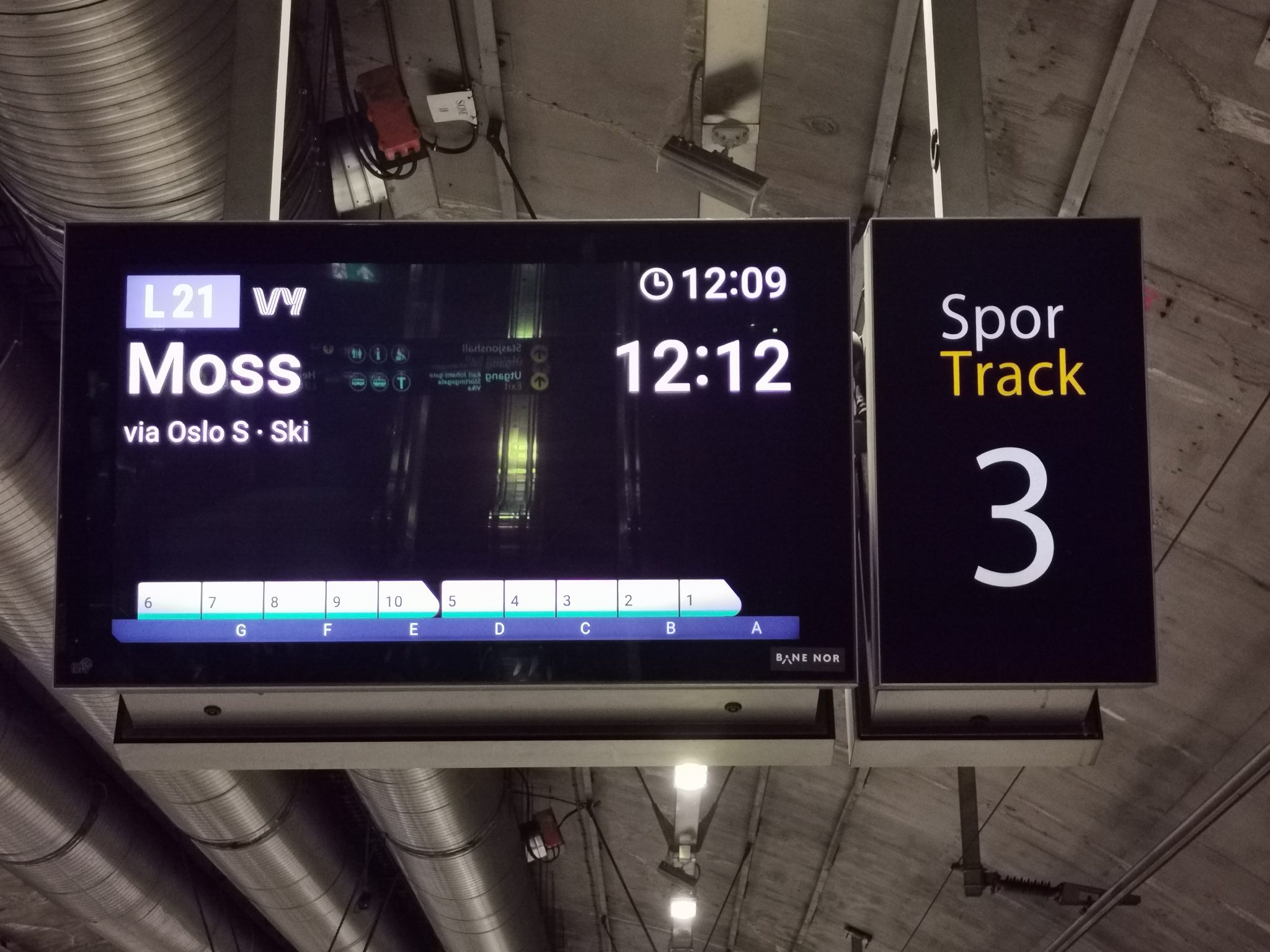 Digital train sign in Oslo, Norway