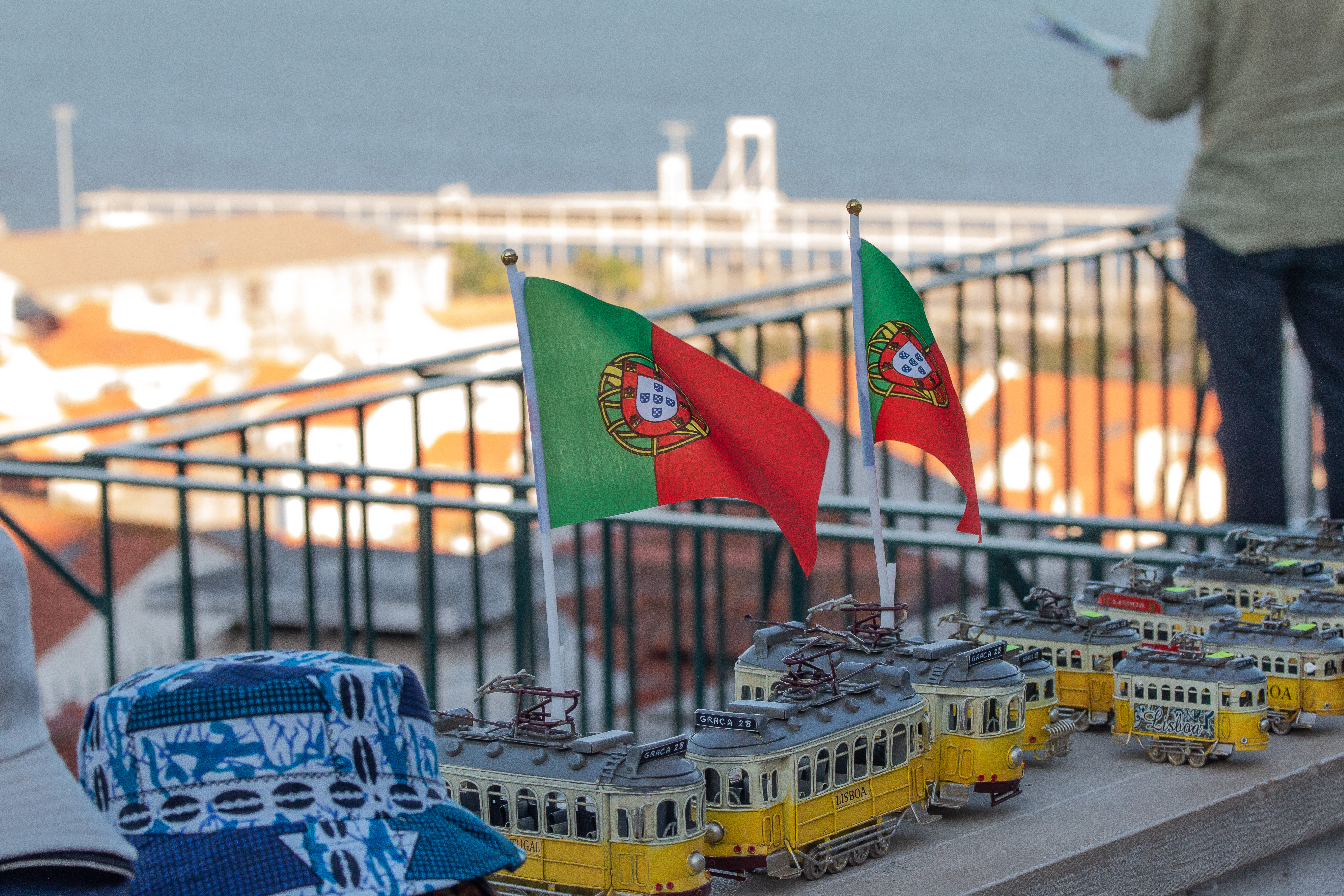 Lisbon tram miniatures and Portuguese flag - Miniaturas do eléctrico de Lisboa e bandeira Portuguesa