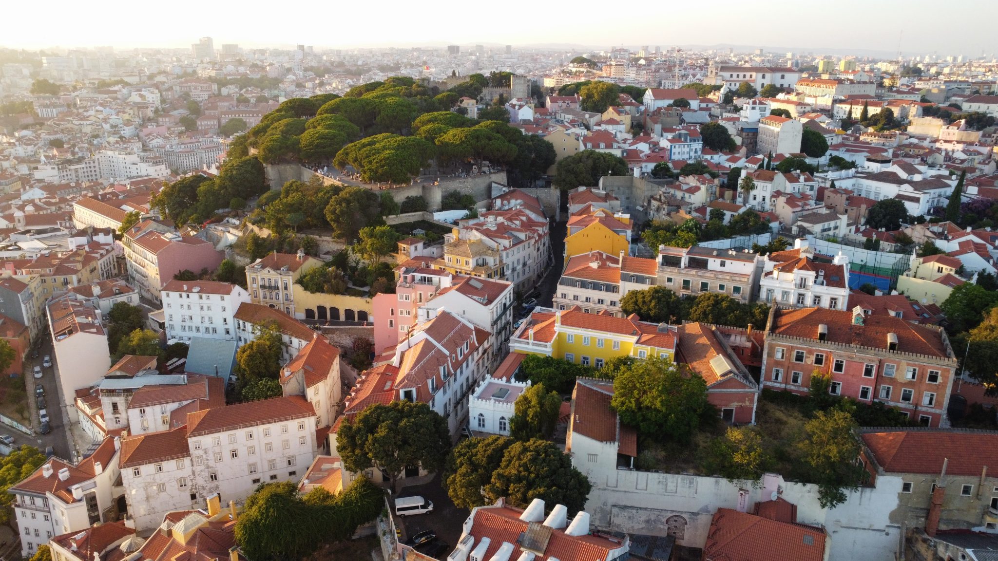 Aerial view Castle of Saint George Lisbon - Vista aÃ©rea Castelo SÃ£o Jorge Lisboa