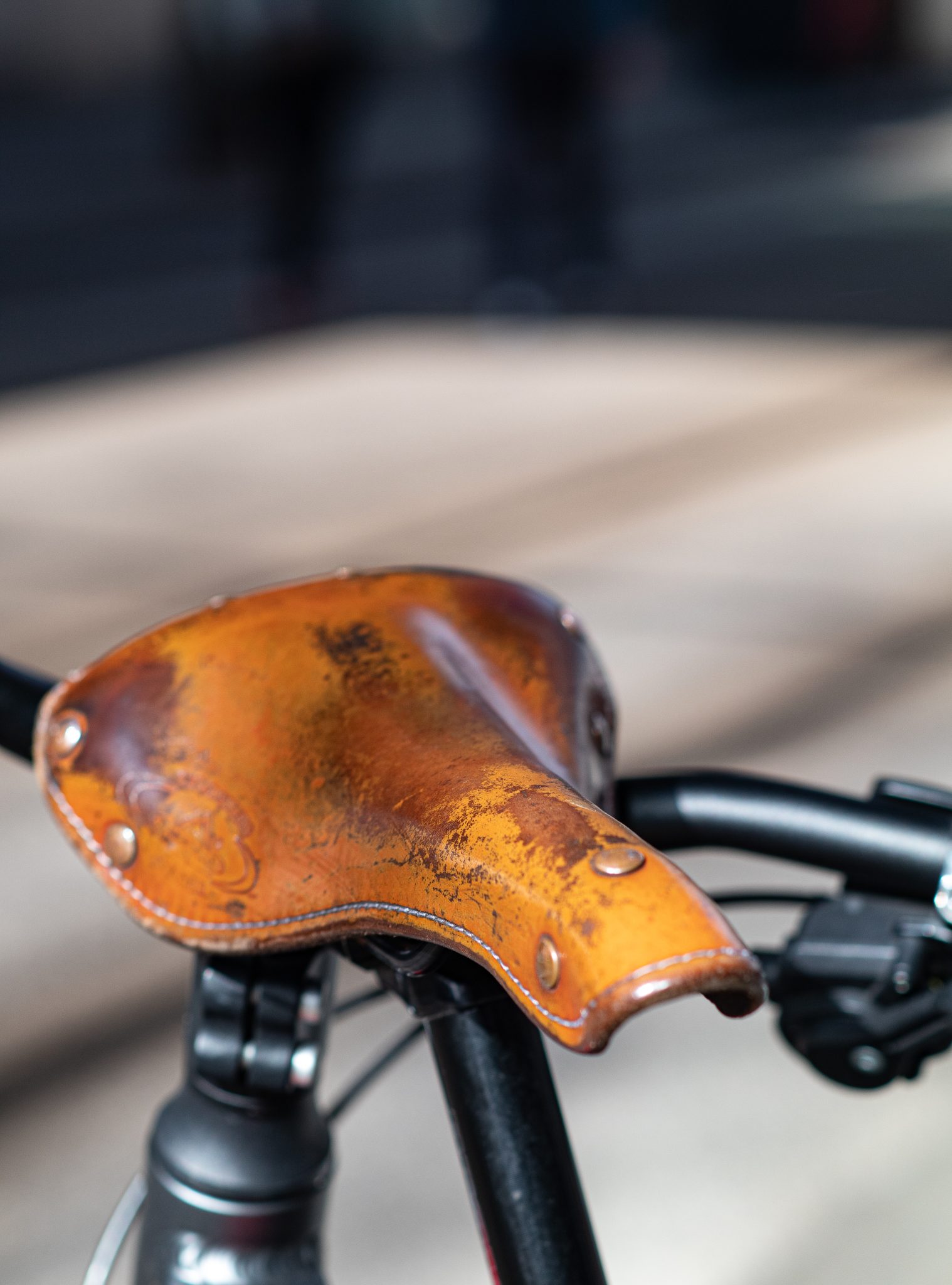leather bike seat, bicycle,