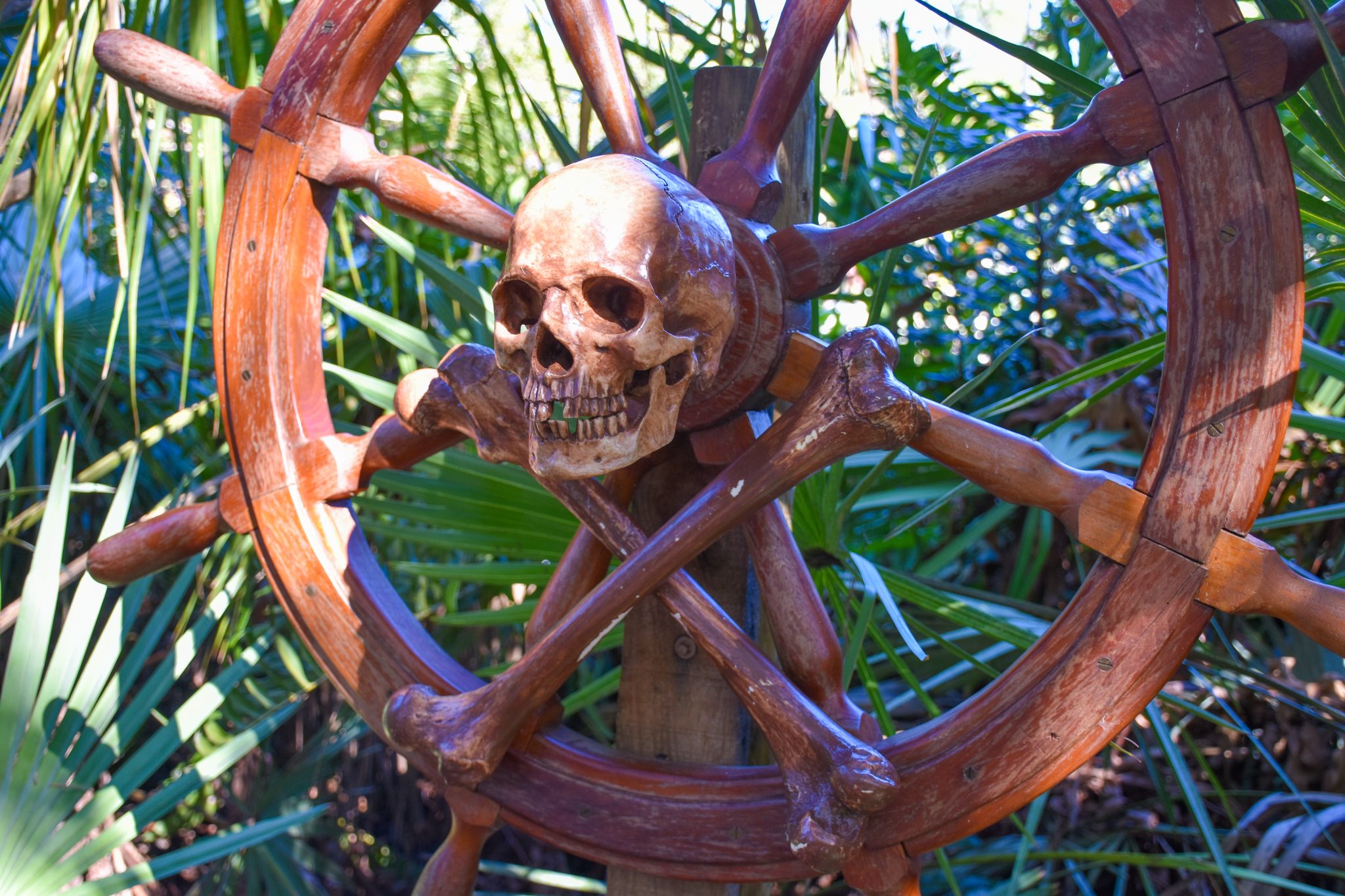 Skull and crossbones pirate steering wheel decoration