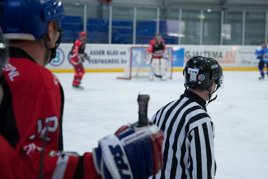 Ice hockey, the referee