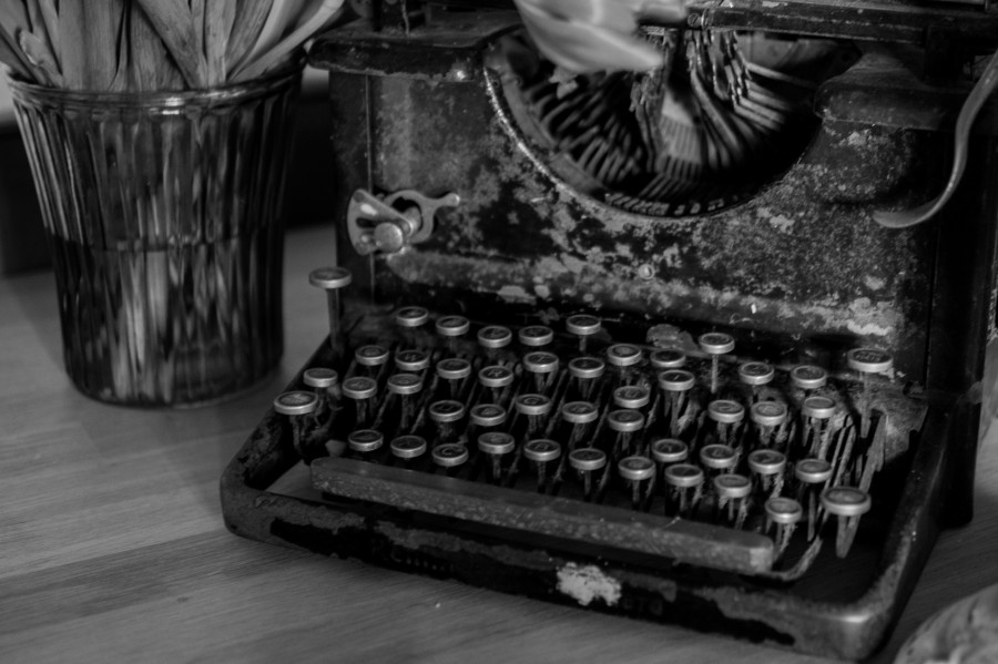 Antique typing machine
