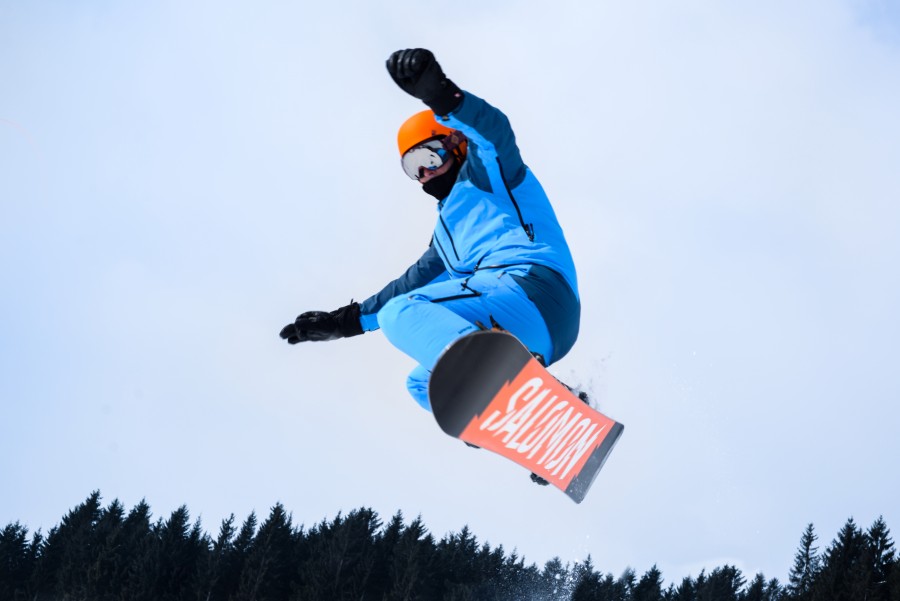 Snowboarding high jump