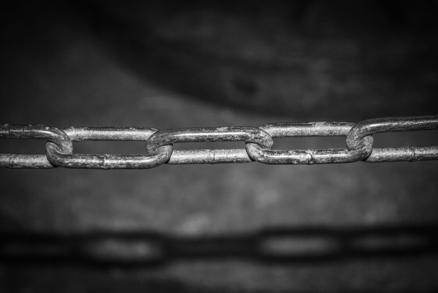 Chain with shadow