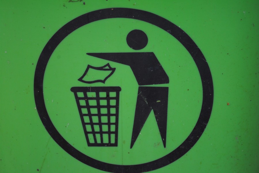 Garbage disposal box