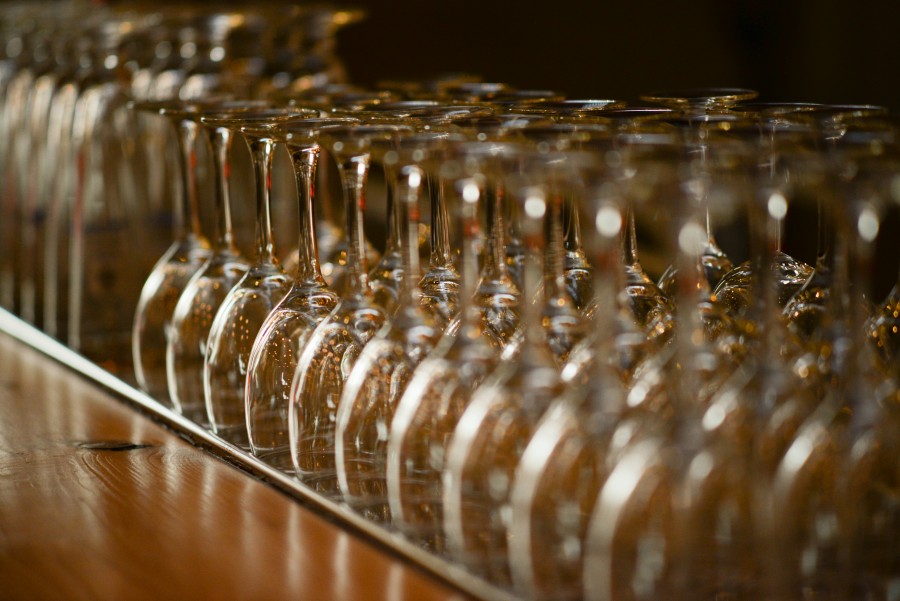 Set wine glasses