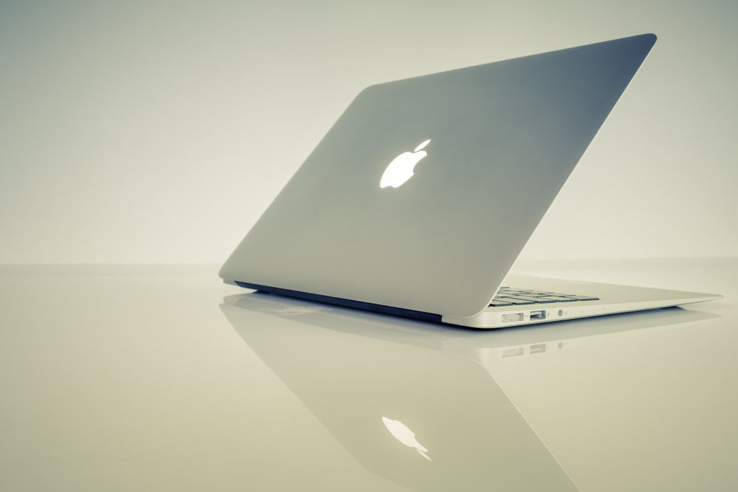 MacBook Minimal Reflection
