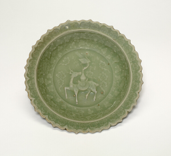 Foliate Dish with Crane and Deer Amid Clouds