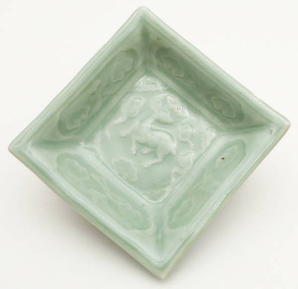 Square Dish with Symbols of Longevity and Immortality (Deer, Bats, Fungus, and Clouds) and the Phrase Tian Zhi Mei Lu (Beauty of Heavenly Prosperity)