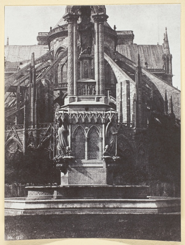 La Fontaine du square de l'Archevêché; Derrière Notre-Dame
