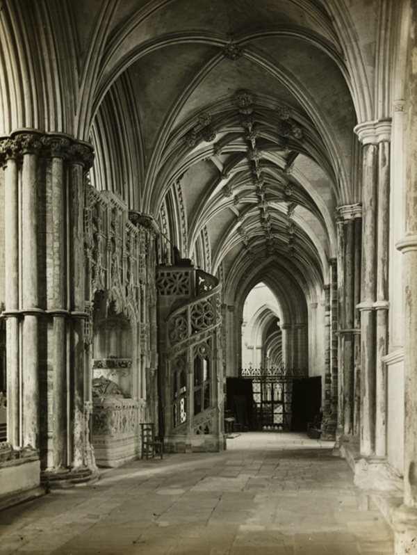 Ely Cathedral: North Choir Aisle to West