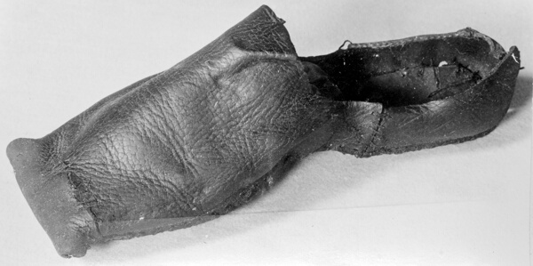 Man's Horned Toe Shoe