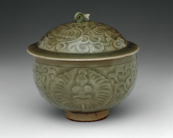 Covered Bowl with Peony Scroll