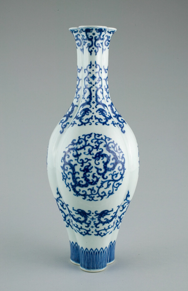 Triple Long-Necked Bottle Vase with Double Dragon Roundels and Elongated Curly Dragons (Gui)