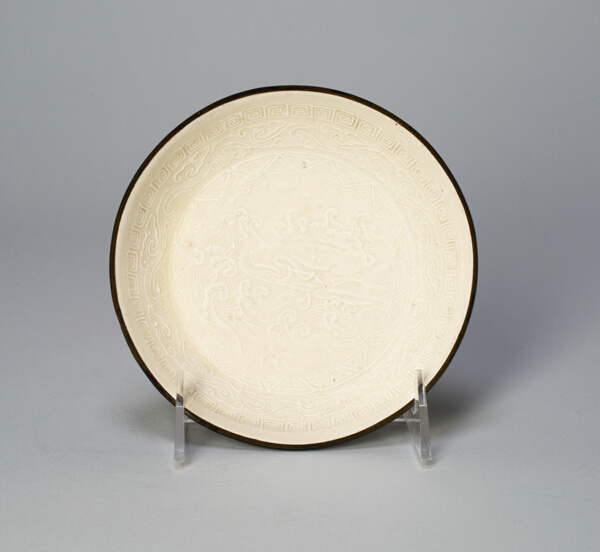 Dish with Mythical Bovine (Xiniu) Amid Waves Viewing the Moon and Constellations