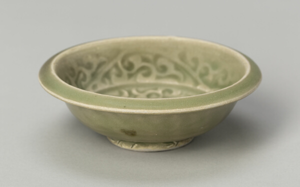 Basin with Stylized Flowers and Sickle-leaf Scrolls