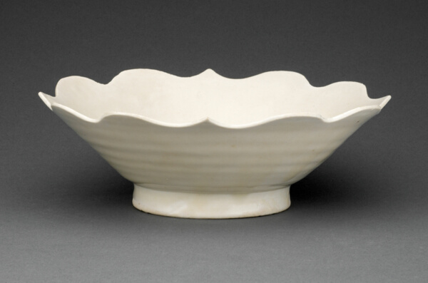 Dish with Flaring, Lobed, and Barbed Rim