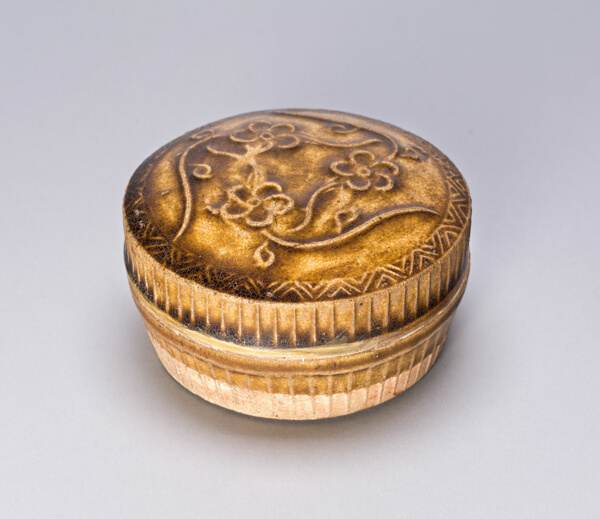 Covered Cosmetic Box with Floret Scrolls