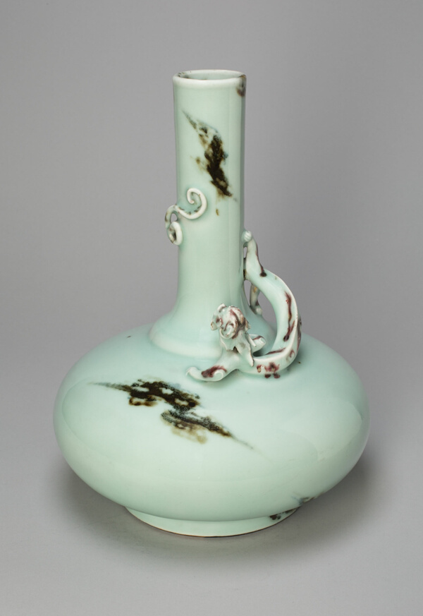 Long-Necked Vase with Encircling Dragon