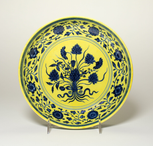 Dish with Floral Bouquet Tied with a Riboon Encircled by Chrysanthemum and Peony Scrolls