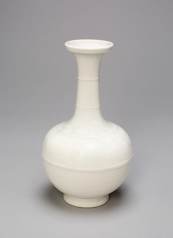 Bottle-Shaped Vase with Encircling Ribs