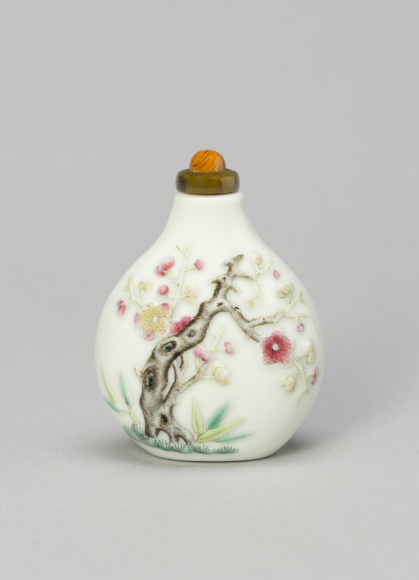 Snuff Bottle with Prunus, Bamboo, and Pine