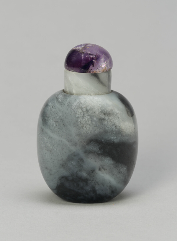 Snuff Bottle with Inclusions Suggestive of a Rain-Swept Landscape