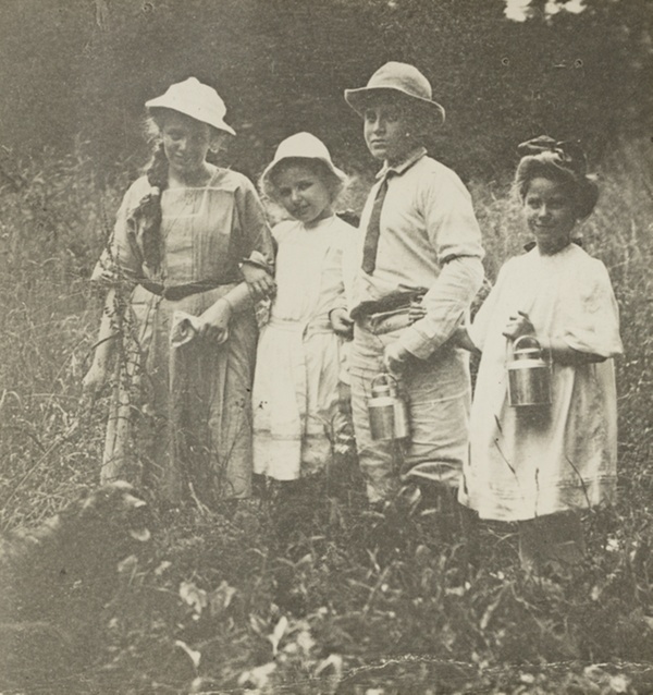 Untitled (Flora, Elizabeth, Howard & Kitty in Lake George field)