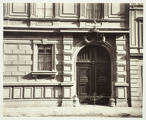 Berggasse No. 16, Portal am Palais des Grafen Georg Festetics de Tolna