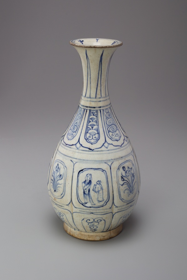 Pear-Shaped (Yuhuchun) Bottle with Everted Lip